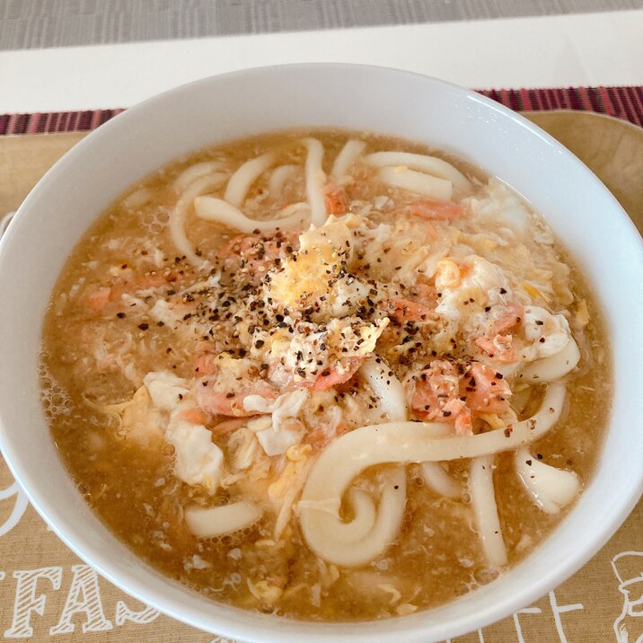 鮭フレークと卵のあんかけうどん